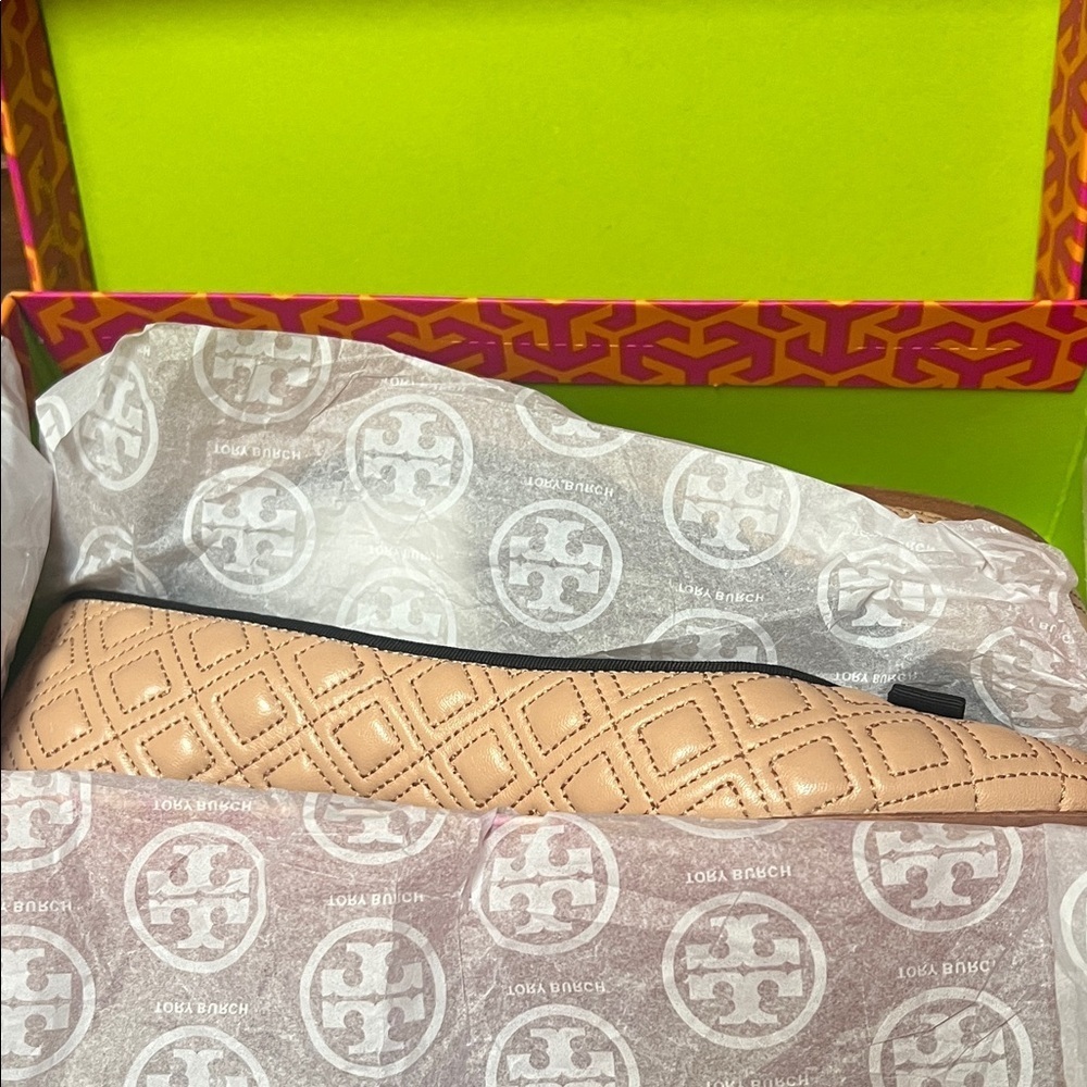 Tory Burch Tan and Black Quilted Bow Flats - Picture 4 of 10